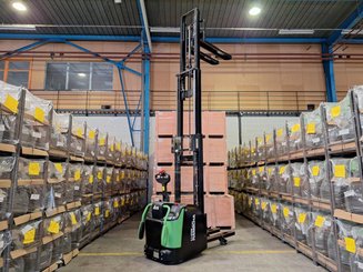 Stacker truck with folding platform Hangcha CDD16-AC2S-LI