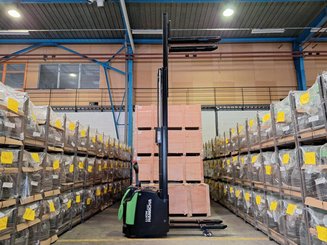 Stacker truck with folding platform Hangcha CDD16-AC2S-LI