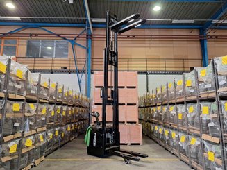 Stacker truck with folding platform Hangcha CDD16-AC2S-LI