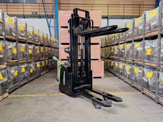 Stacker truck with folding platform Hangcha CDD16-AC2S-LI - 6