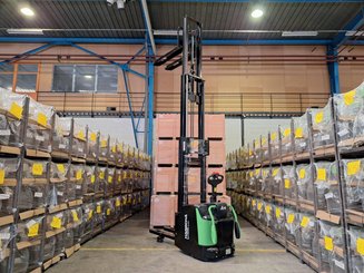 Stacker truck with folding platform Hangcha CDD16-AC2S-LI