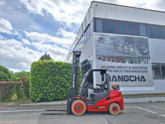 Four wheel front forklift Hangcha XF35G-2