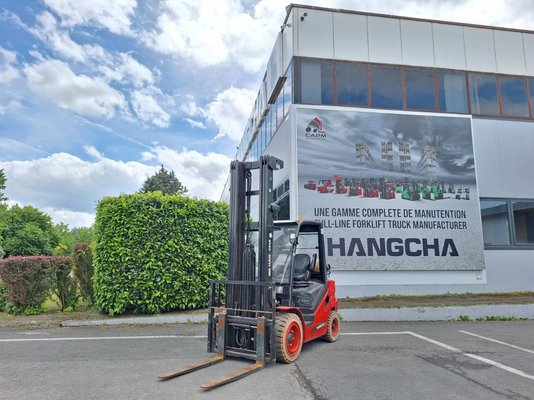 Four wheel front forklift Hangcha XF35G-2 - 1