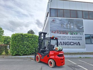 Four wheel front forklift Hangcha XF35G-2