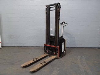 Pedestrian pallet stacker Caterpillar NSP12N