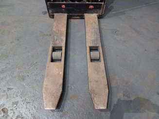 Pedestrian pallet stacker Caterpillar NSP12N