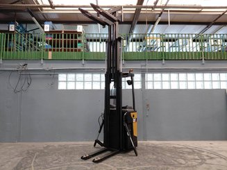 Stand-on pallet stacker Caterpillar NSR16N