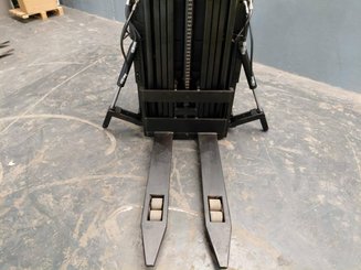 Stand-on pallet stacker Caterpillar NSR16N