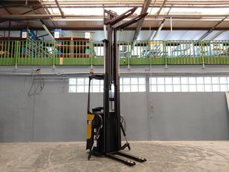 Stand-on pallet stacker Caterpillar NSR16N