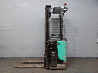 Stand-on pallet stacker Caterpillar NSR16N