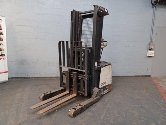 Pallet stacker Crown SHR5540-1.6 - 1