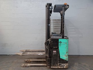 Stand-on pallet stacker Caterpillar NSR16N