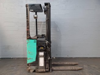 Stand-on pallet stacker Caterpillar NSR16N
