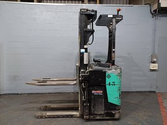 Stand-on pallet stacker Caterpillar NSR20N