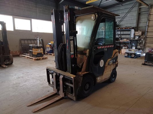 Four wheel front forklift Caterpillar GP18N2 - 1