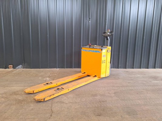 Pedestrian pallet truck OMG 330K - 1