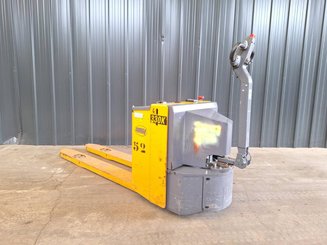 Pedestrian pallet truck OMG 330K - 2