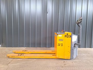 Pedestrian pallet truck OMG 330K - 1