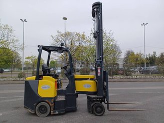 Articulated forklift Aisle Master 20whe