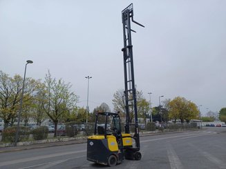 Articulated forklift Aisle Master 20whe