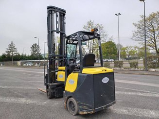 Articulated forklift Aisle Master 20whe