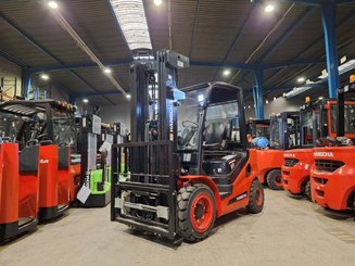 Four wheel front forklift Hangcha XF30G-2 - 1