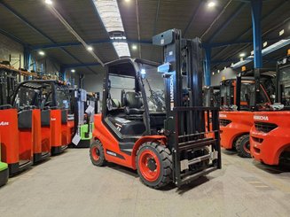 Four wheel front forklift Hangcha XF30G-2 - 1