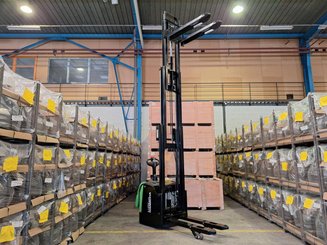 Stacker truck with folding platform Hangcha CDD16-AC2S-LI