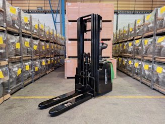 Stacker truck with folding platform Hangcha CDD16-AC2S-LI