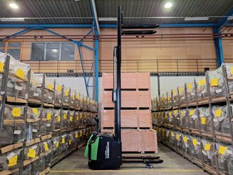 Stacker truck with folding platform Hangcha CDD16-AC2S-LI