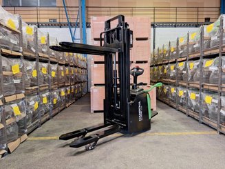 Stacker truck with folding platform Hangcha CDD16-AC2S-LI