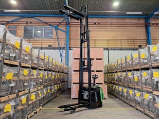 Stacker truck with folding platform Hangcha CDD16-AC2S-LI