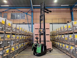 Stacker truck with folding platform Hangcha CDD16-AC2S-LI