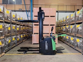 Stacker truck with folding platform Hangcha CDD16-AC2S-LI