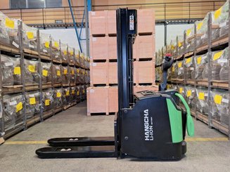 Stacker truck with folding platform Hangcha CDD16-AC2S-LI