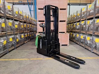 Stacker truck with folding platform Hangcha CDD16-AC2S-LI