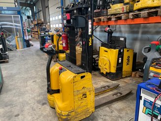 Pedestrian pallet stacker Yale Gerbeur accompagnant avec pesage Ravas