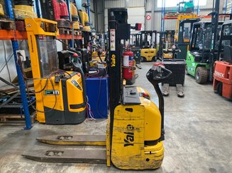 Pedestrian pallet stacker Yale Gerbeur accompagnant avec pesage Ravas