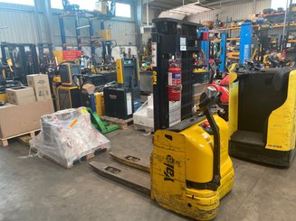 Pedestrian pallet stacker Yale Gerbeur accompagnant avec pesage Ravas