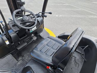 Four wheel front forklift Yale GDP70VX