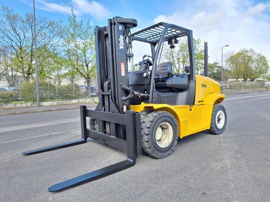 Four wheel front forklift Yale GDP70VX - 1