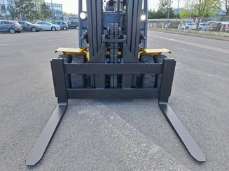 Four wheel front forklift Yale GDP70VX - 12