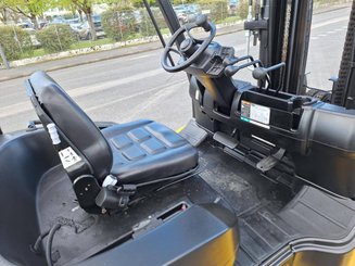 Four wheel front forklift Yale GDP70VX