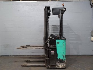 Stand-on pallet stacker Caterpillar NSR16N