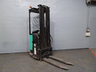 Stand-on pallet stacker Caterpillar NSR16N