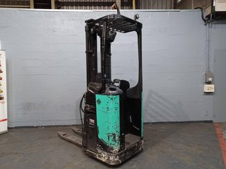 Stand-on pallet stacker Caterpillar NSR16N