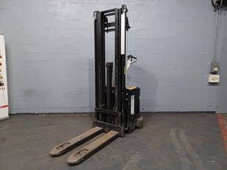 Pedestrian pallet stacker Caterpillar NSV16Ni