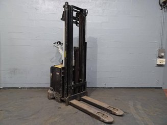 Pedestrian pallet stacker Caterpillar NSV16Ni