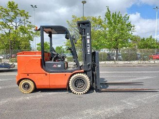 Four wheel front forklift Heli CPD50