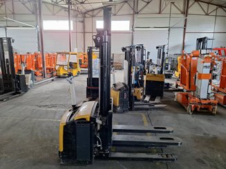 Pedestrian pallet stacker Caterpillar NSP16NI